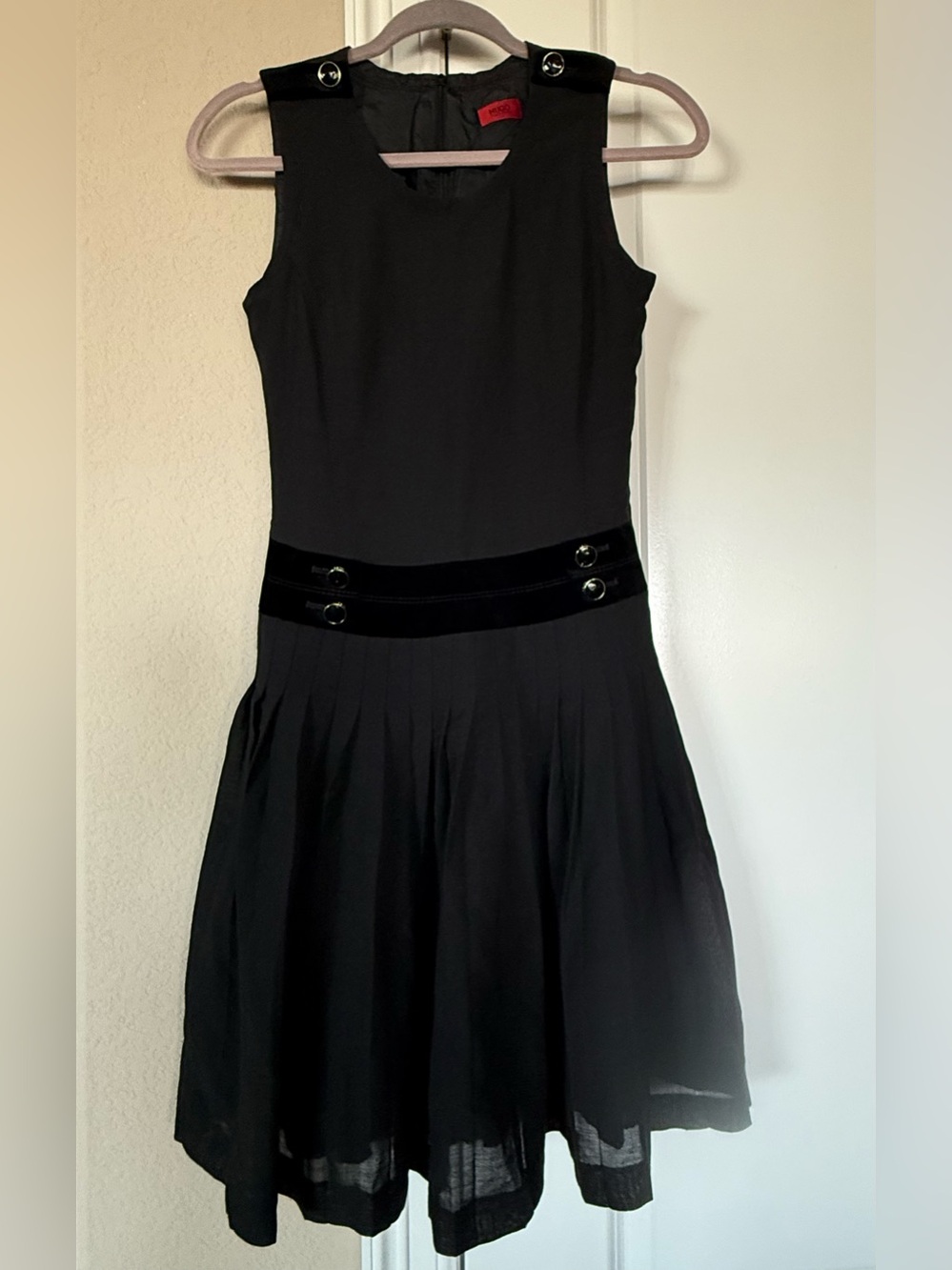 EUC Hugo Boss Size 2 Classic Black Sleeveless Fit-and-Flare Dress